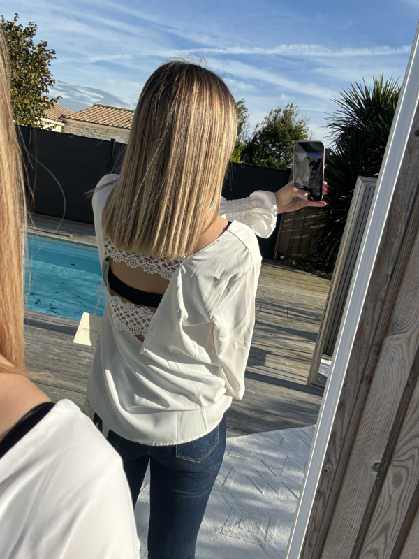 Top manche longue dos nu dentelle