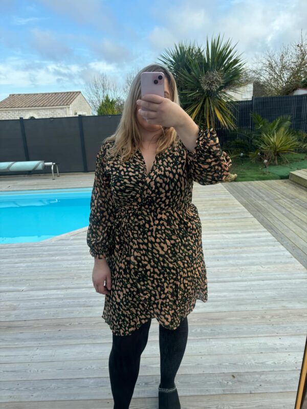 04dfafe0-9a45-466d-ad3d-ab0b1304f6b2 Robe Maelle Courte Verte avec imprime Marron clair et doré et doublure