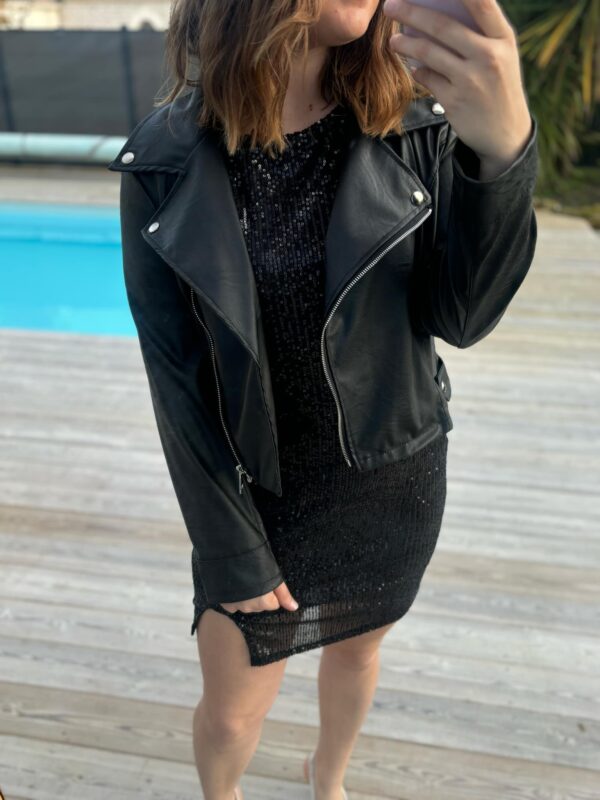 Robe noire a sequins