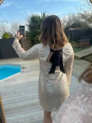 4a35fc98-25a6-4fd0-8431-251988a7b633 Robe de fête paillettes avec nœud a nouer