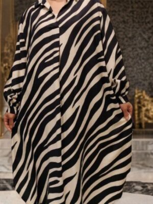 robe-longue-imprimee-a-rayures-tissu-similaire-au-lin_noir_66f2b3d72c833 Robe chemise longue à imprimé rayures grande taille.